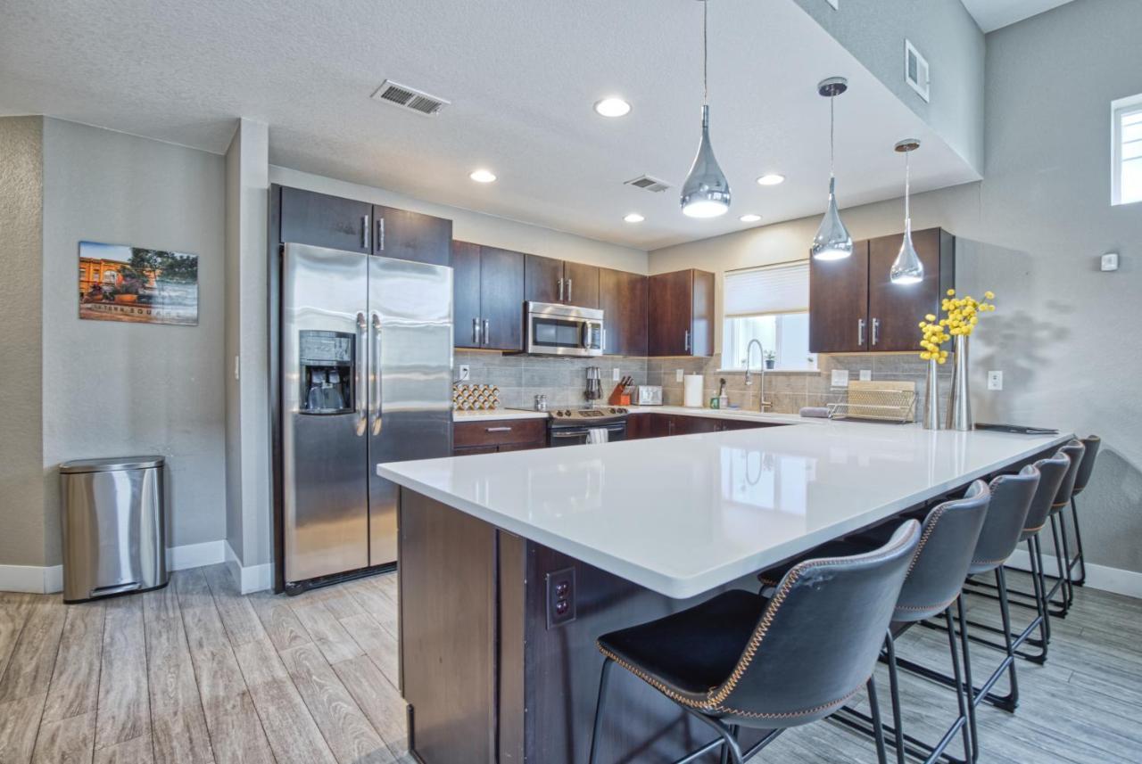 Modern Townhome Near Old Town, Breweries, & River! 포트콜린스 외부 사진