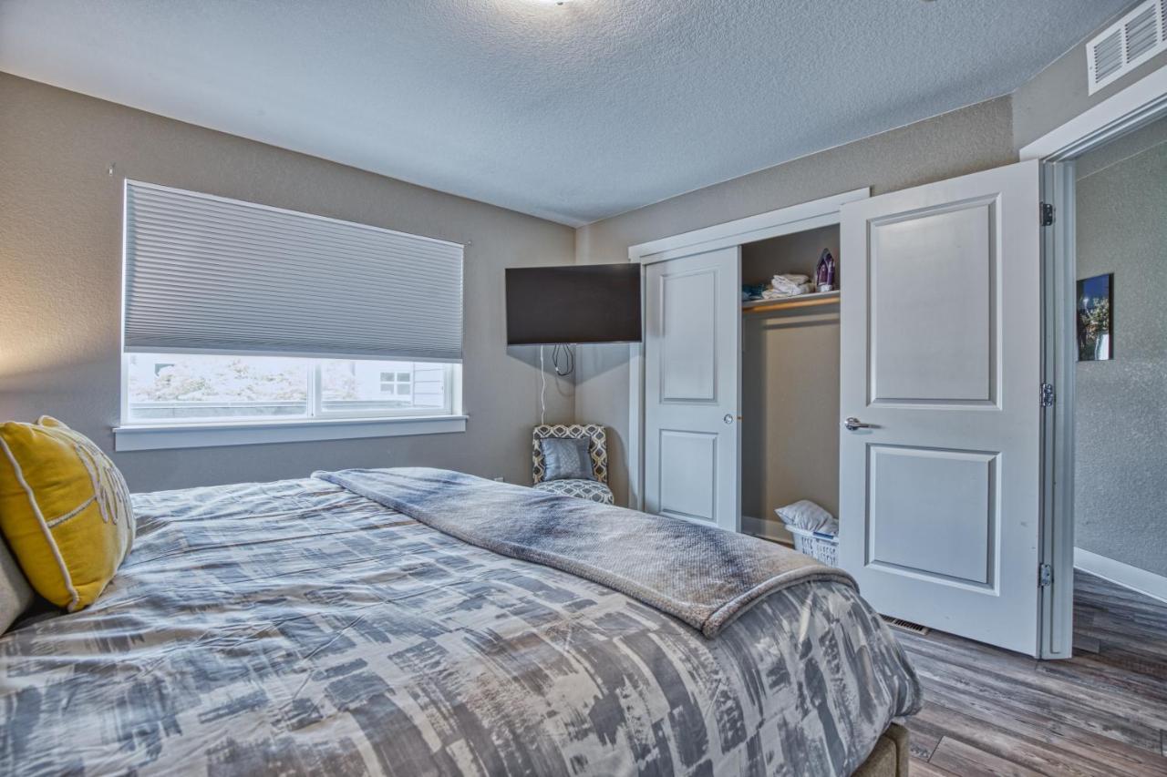 Modern Townhome Near Old Town, Breweries, & River! 포트콜린스 외부 사진